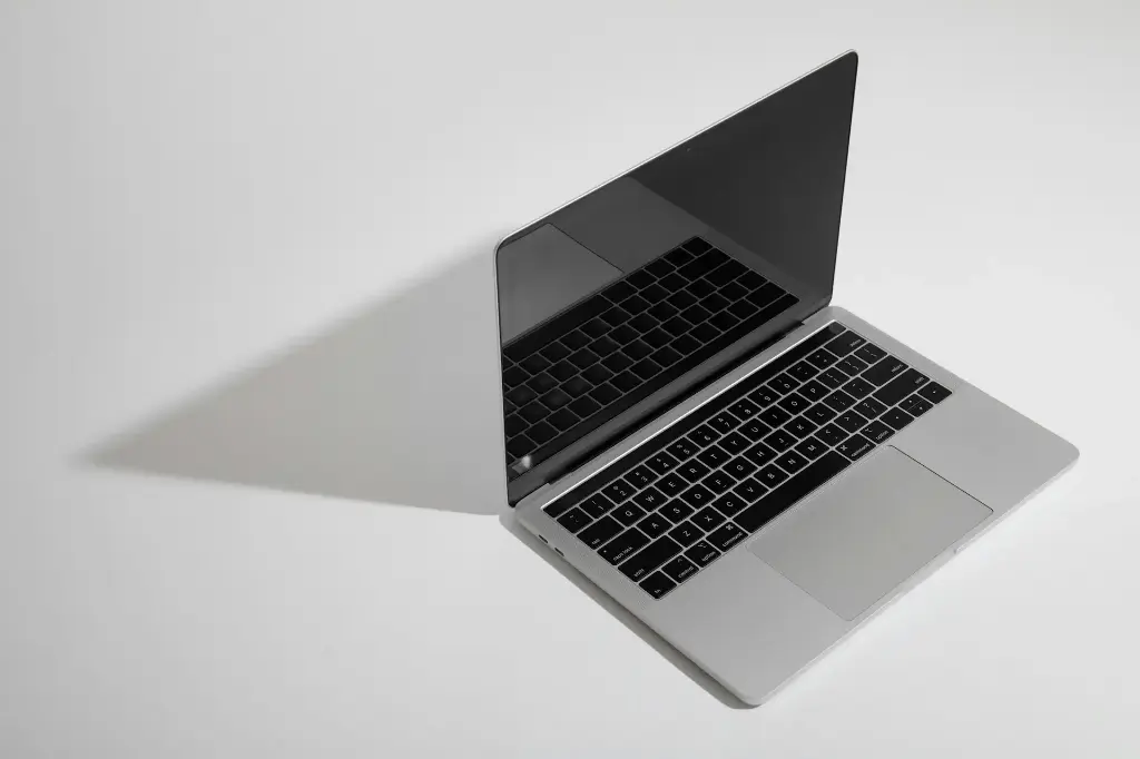 Laptop: Lenovo Yoga370